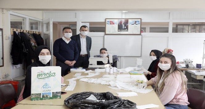 Başkan Koçhan’dan ilçe sakinlerine maskeli hediye paketi