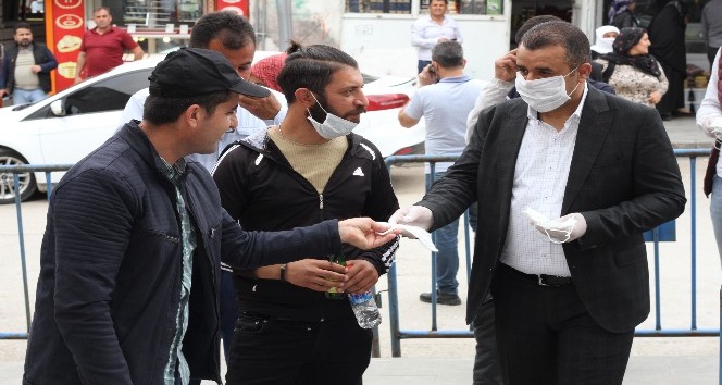 Silopi’de vatandaşlara ücretsiz maske dağıtıldı