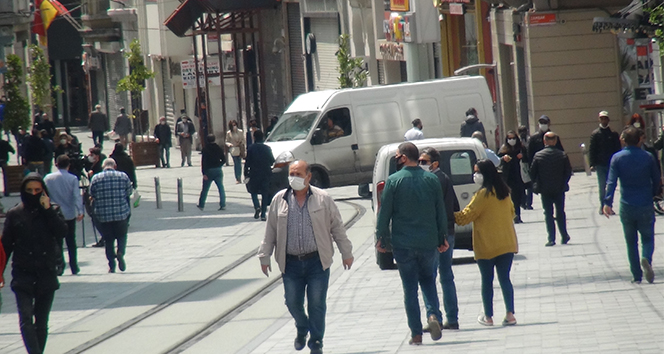 Taksim Meydanı ve İstiklal Caddesi bugün de doldu
