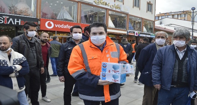 Başkan Sayan: “CHP’li belediyelere maske gönderebiliriz”