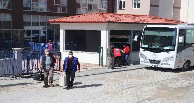Bolu’da, karantinası biten 395 kişi memleketlerine gitti