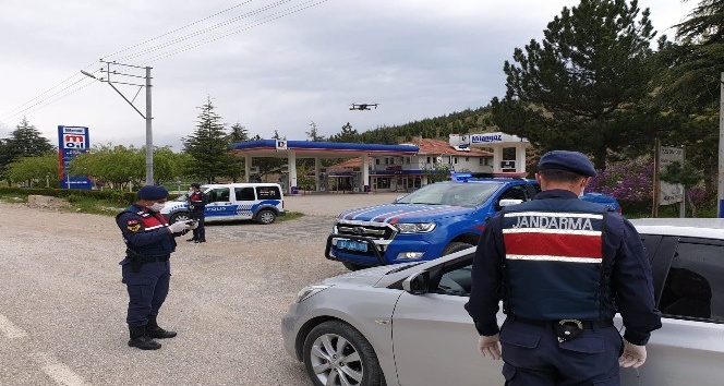 Jandarma trafik ekipleri ve trafik polislerinden &quot;Trafik Haftası&quot; uygulaması