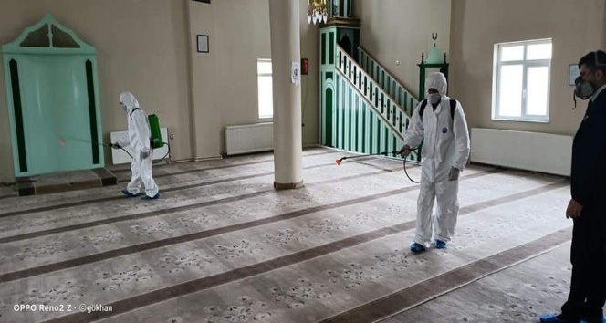 Tuzluca’da camiler dezenfekte edildi