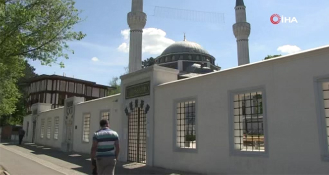 Almanya’da camiler yeniden ibadete açıldı