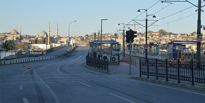 İstanbul, sokağa çıkma yasağının son gününe uyandı
