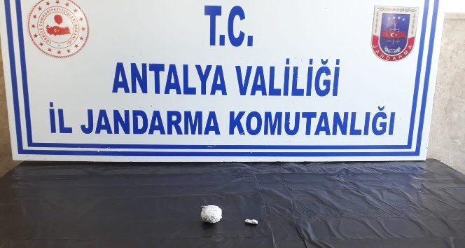 Antalya’da şüpheli araçtan uyuşturucu çıktı