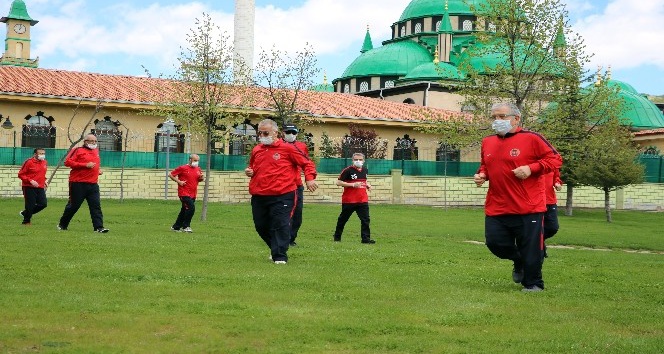 65 yaş ve üzeri vatandaşlar uzun bir aradan sonra spor yapmanın mutluluğunu yaşadı