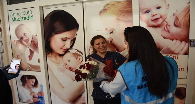 İstanbul’da yaşayan Doruk, Nusaybin’deki hemşire annesine Anneler Günü sürprizi yaptı