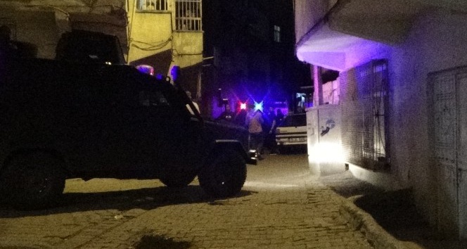 Diyarbakır'da 2 Aile Arasında Yaşanan Çatışmalar Devam Ediyor: 2 ...