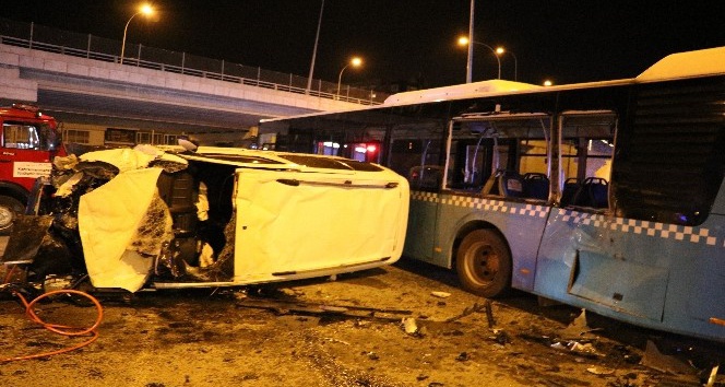 Hafif ticari araç ile otobüs çarpıştı: 1 yaralı