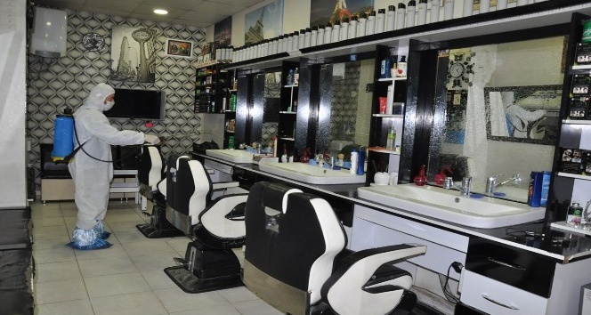 Cizre Belediyesi berber ve kuaför salonlarını dezenfekte etti
