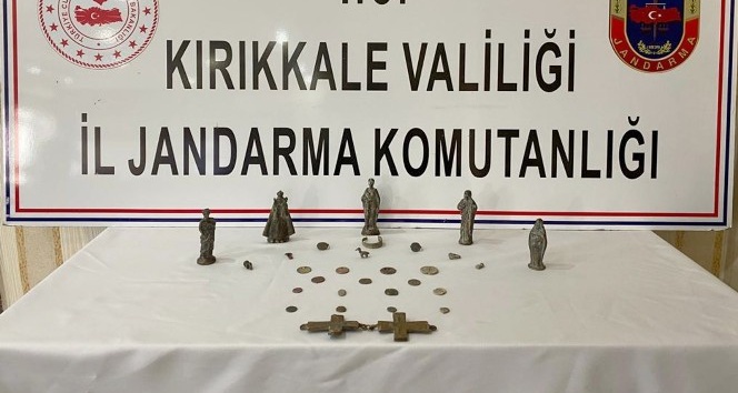 Tarihi eserleri güvenlik güçlerine satmaya çalıştı