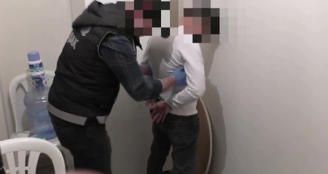 Uşak’ta 30 polisle uyuşturucu operasyonu: 3 gözaltı