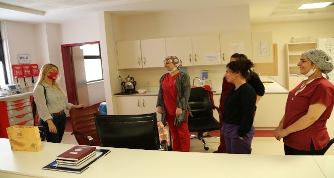 Mardin Büyükşehir Belediyesi hemşirelerin gününü kutladı
