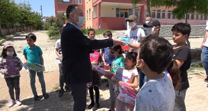 Belediye Başkanından çocuklara oyuncak sürprizi