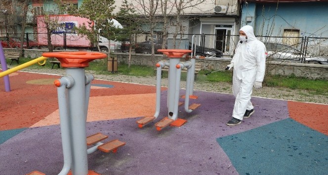 Ağrı’da parklar çocuklar için dezenfekte edildi