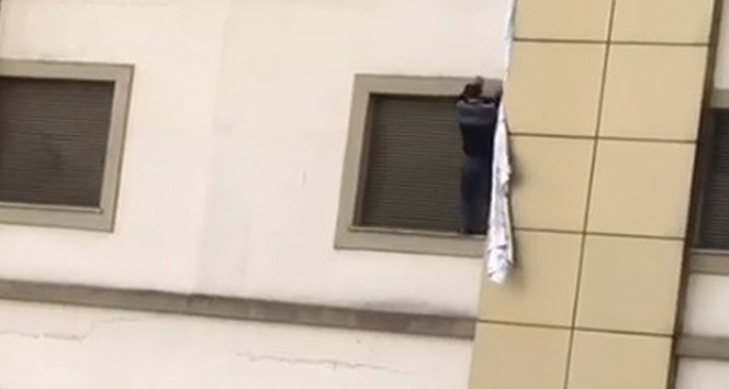Korona virüs şüphelisi çarşafları birleştirerek hastaneden kaçmaya çalıştı