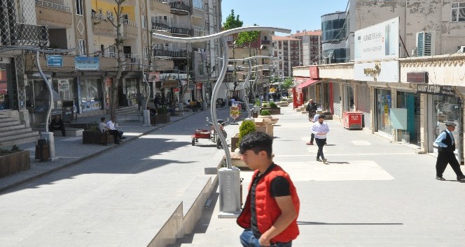 Şırnak’ta kısıtlama kalktı gençler sokaklara koştu