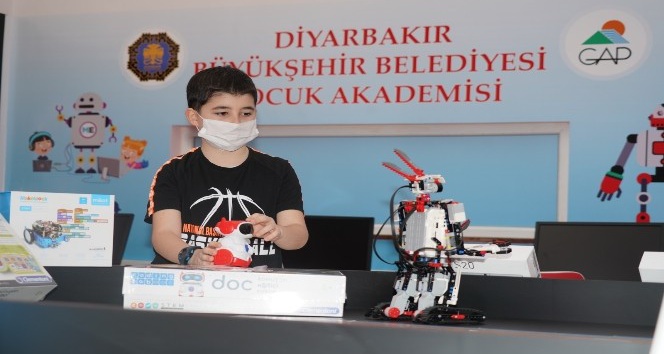Diyarbakır Büyükşehir Belediyesi robotik kodlama atölyeleri eğitime hazır