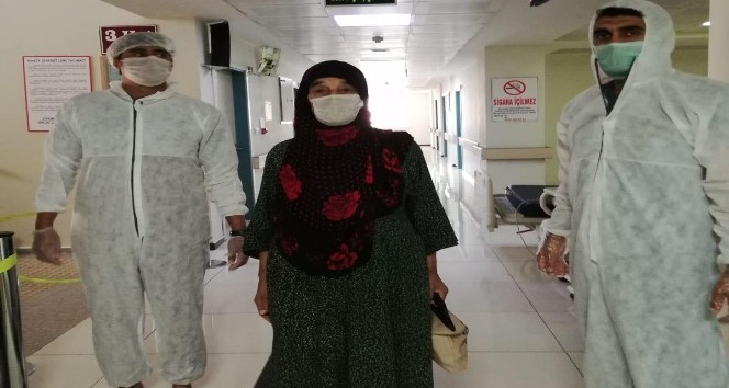 70 yaşındaki hasta korona virüsü yendi, hastanede pozitif vata kalmadı