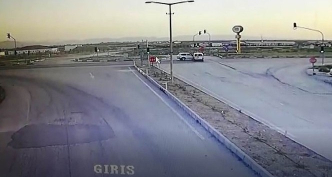 Konya’da 5 kişinin yaralandığı kaza güvenlik kamerasında