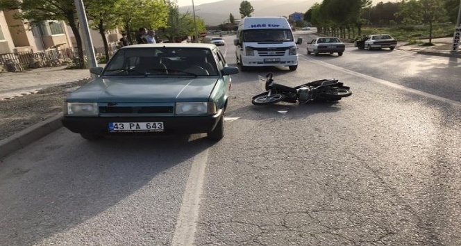 Emet’te otomobil ile motosiklet çarpıştı: 2 yaralı