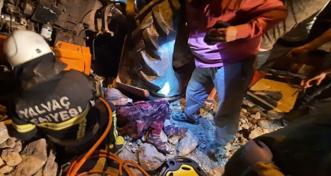Isparta’da traktör devrildi: 1’i ağır 5 kadın yaralandı