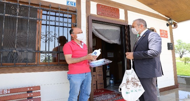 Konya Büyükşehir’den bin 154 muhtara hijyen seti desteği