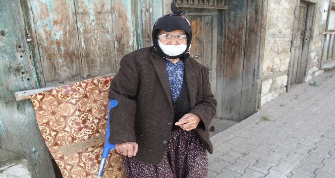 93 yaşındaki Bağ-Kur emeklisi kadın, hayırsever yönüyle dikkat çekiyor