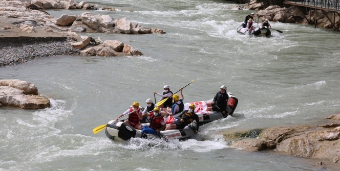 Tunceli'de rafting sezonunu, Vali Sonel açtı