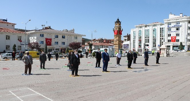 Yozgat’ta 19 Mayıs, sosyal mesafeli ve maskeli kutlandı