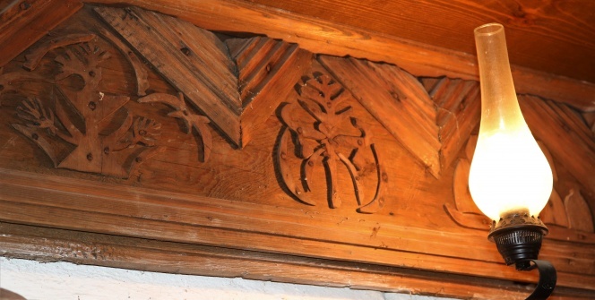 Sırlarla dolu köy evindeki şekillerin gizemi çözülemiyor