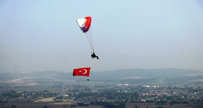 19 Mayıs’ta Sakarya semalarında Türk Bayrağı dalgalandırdı