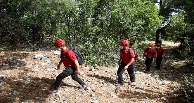 Kayıp dağcıyı arama çalışmaları sürüyor