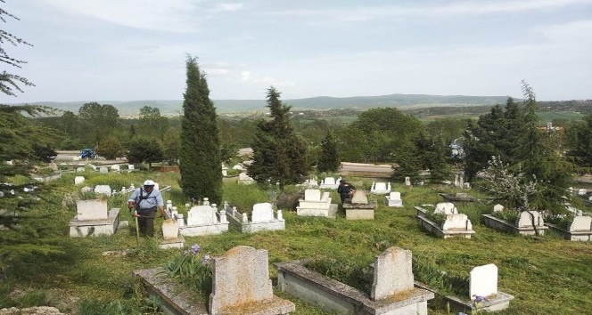 Taşköprü’de mezarlıklara bayram temizliği yapıldı