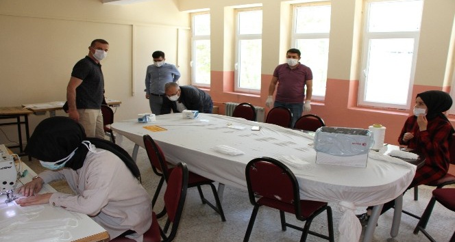 Hizan’da sınava girecek öğrencilere maske desteği