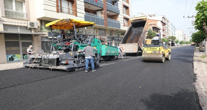 Akhisar Belediyesi, asfalt çalışmalarına son sürat devam ediyor