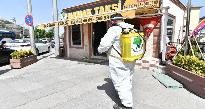Mamak Belediyesinden taksi duraklarına dezenfekte desteği