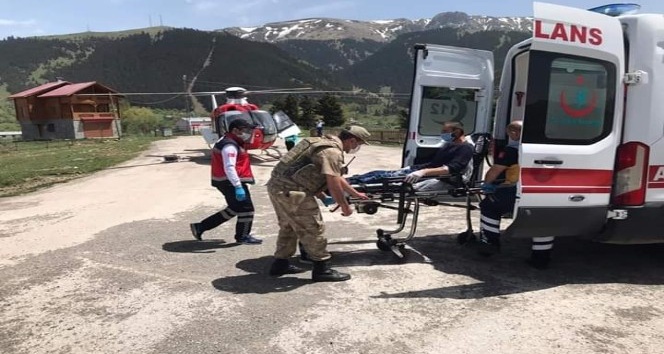 Helikopter ambulans bu kez mantardan zehirlenen hasta için havalandı