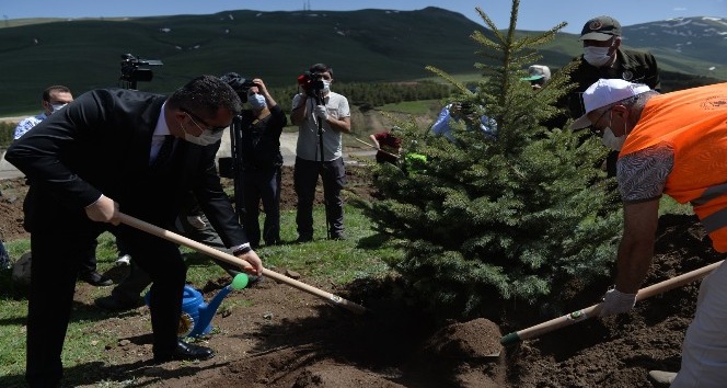Erzurum’da sağlık çalışanları hatıra ormanı oluşturuldu