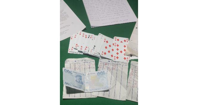 Köyceğiz’de polis evde kumar oynayan 4 kişiye suçüstü yaptı