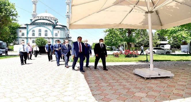 Başkan Gürkan, bayram öncesi şehir mezarlığını ziyaret etti