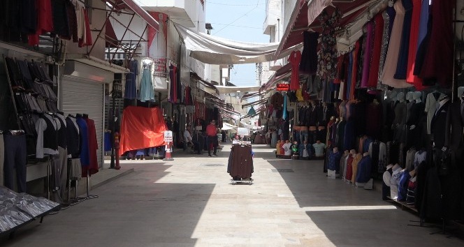 Kısıtlama kararı bayram alışverişini olumsuz etkiledi