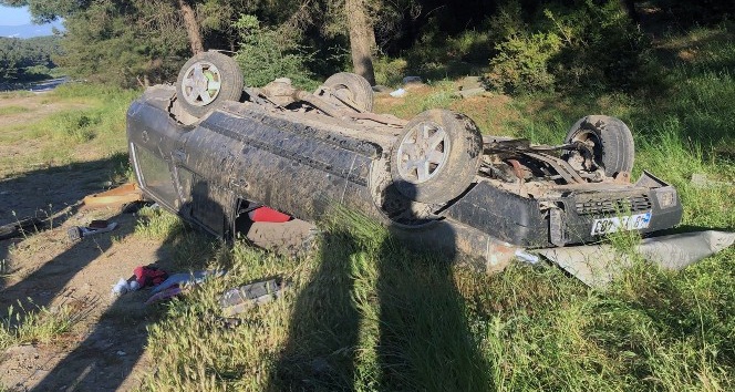 Hurdaya dönen otomobilin sürücüsü araçtan kendi imkanı ile çıktı