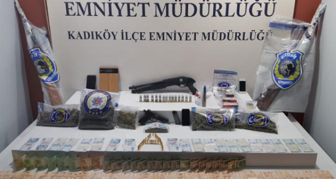 Kadıköy’de silahlı kavgaya karışan 8 zanlı yakalandı