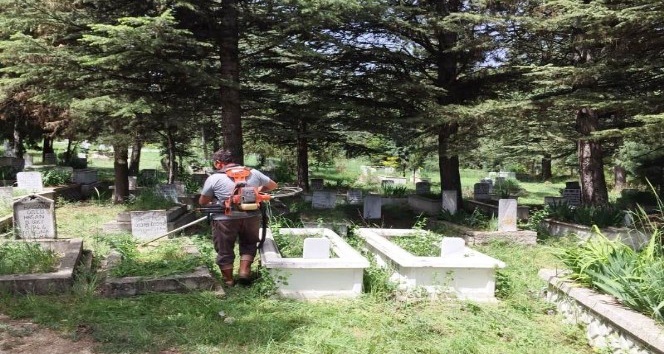 Hisarcık’ta mezarlık temizliği