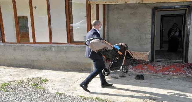 Başkan Büyüksu’dan engelli Özdemir’e bebek arabası