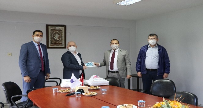 Manisa Büyükşehir Belediyesinden akademik odalara maske desteği
