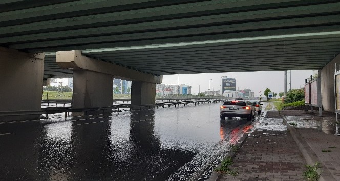 İstanbul’da şiddetli yağış etkili oldu