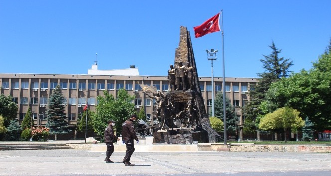 Sokağa çıkma yasağının ilk gününde Uşak’ta sessizlik hakim